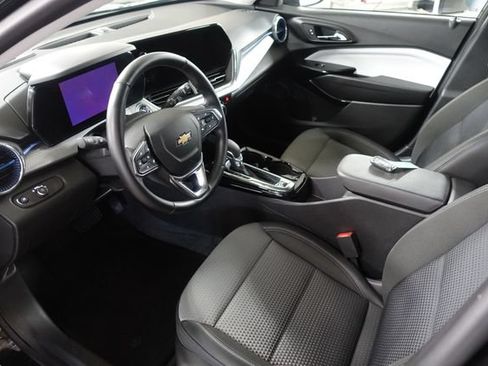 Used 2025 Chevrolet Trax LT w/ Driver Confidence Package FWD image 10