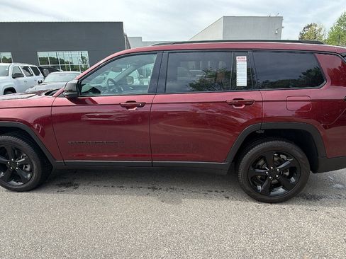 Used 2024 Jeep Grand Cherokee L Limited w/ Black Appearance Package image 11