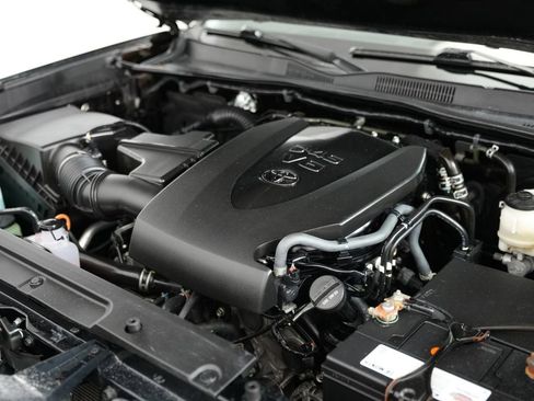 Used 2022 Toyota Tacoma SR5 w/ Technology Package RWD image 47