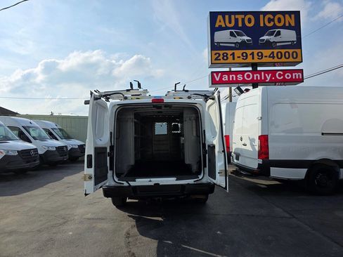 Used 2021 Nissan NV 2500 SV image 14