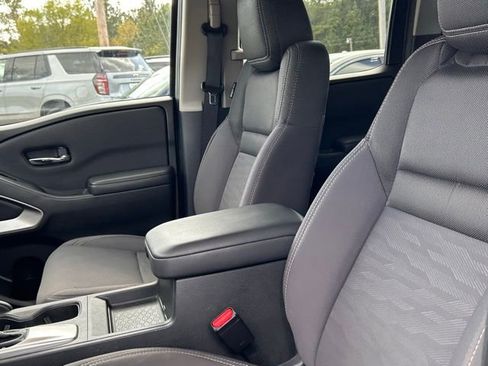 Used 2023 Nissan Frontier SV image 34