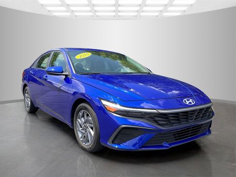 Used 2024 Hyundai Elantra SEL image 5