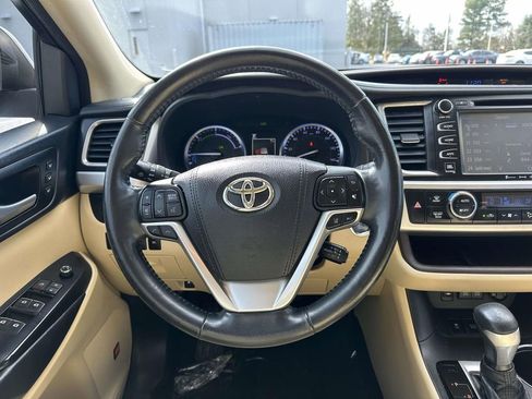 Used 2018 Toyota Highlander Limited Platinum image 12