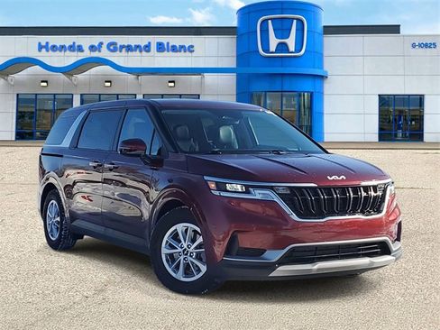 Used 2024 Kia Carnival LX image 1