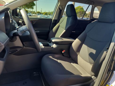 Certified 2025 Toyota RAV4 LE AWD/4WD image 18