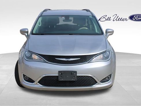 Used 2017 Chrysler Pacifica Touring-L image 2