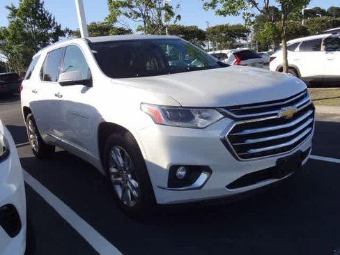 Used 2019 Chevrolet Traverse High Country w/ LPO, Cargo Package AWD/4WD image 3