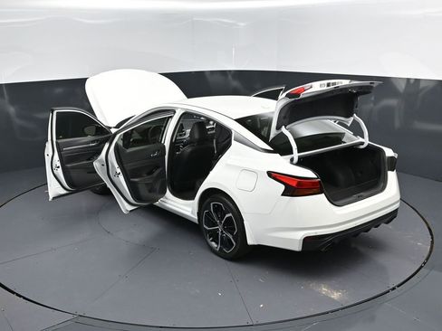 Used 2024 Nissan Altima 2.5 SR image 2