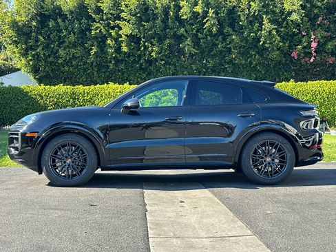 New 2026 Porsche Cayenne GTS AWD/4WD image 2