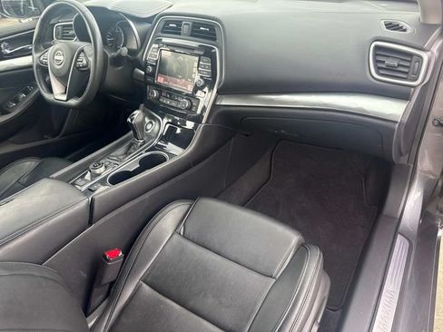 Used 2023 Nissan Maxima SV w/ Floor Mat Group FWD image 18
