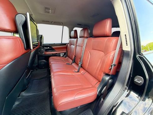 Used 2020 Lexus LX 570 4WD w/ Luxury Package image 22
