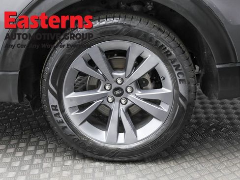 Used 2022 Ford Explorer XLT w/ Equipment Group 202A image 8