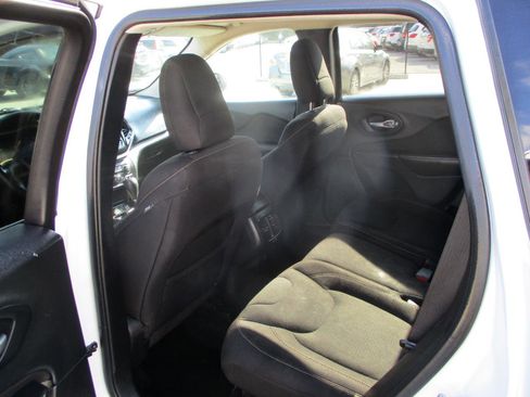 Used 2015 Jeep Cherokee Latitude image 13
