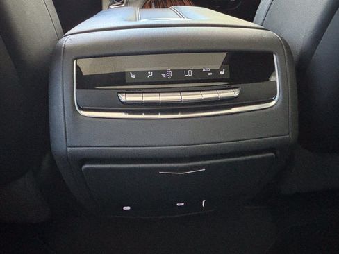 Used 2021 Cadillac Escalade ESV Premium Luxury RWD image 28