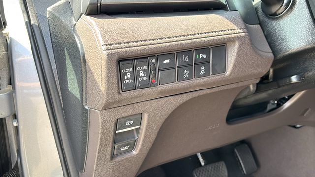 Used 2018 Honda Odyssey Touring image 11