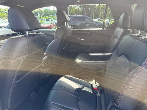 Used 2025 Honda Pilot TrailSport image 36
