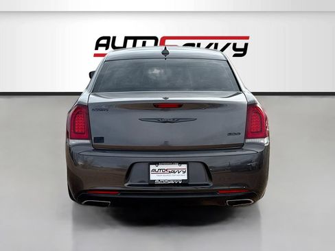 Used 2022 Chrysler 300 Touring w/ Sport Appearance Package RWD image 6