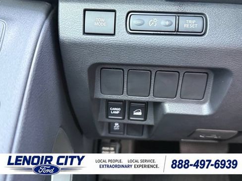 Used 2022 Nissan Frontier SV AWD/4WD image 19