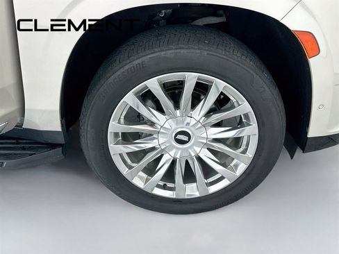 Used 2021 Cadillac Escalade Premium Luxury AWD/4WD image 39