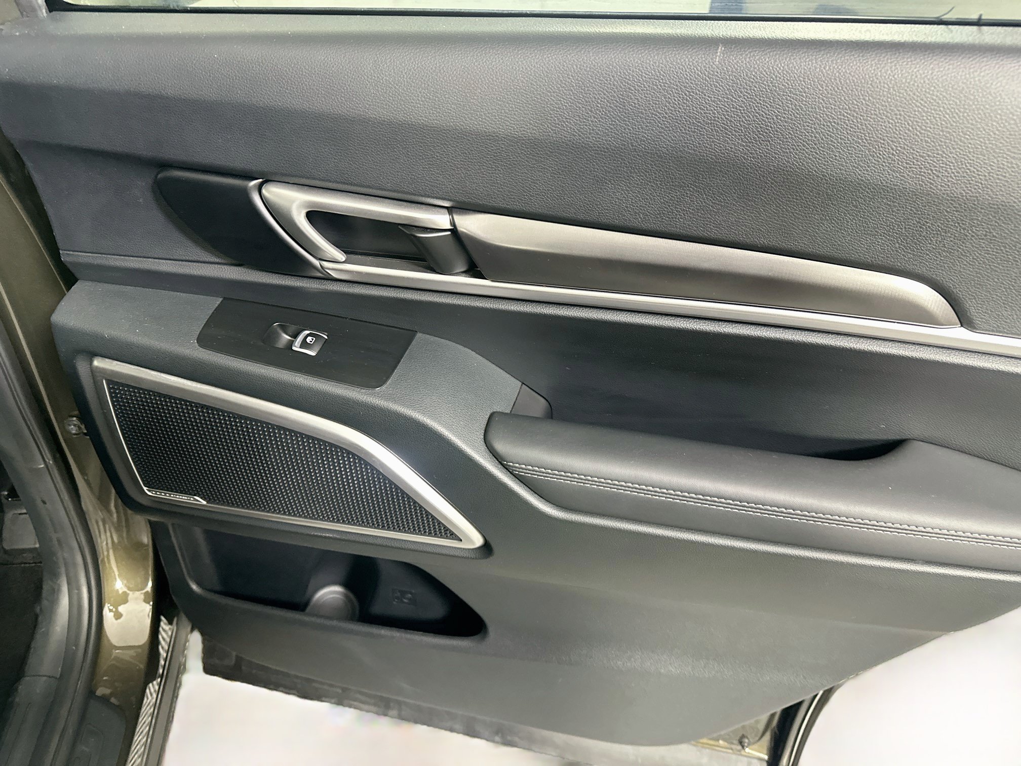 Used 2025 Kia Telluride S FWD image 32