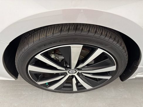 Used 2021 Nissan Altima 2.5 SR FWD image 11