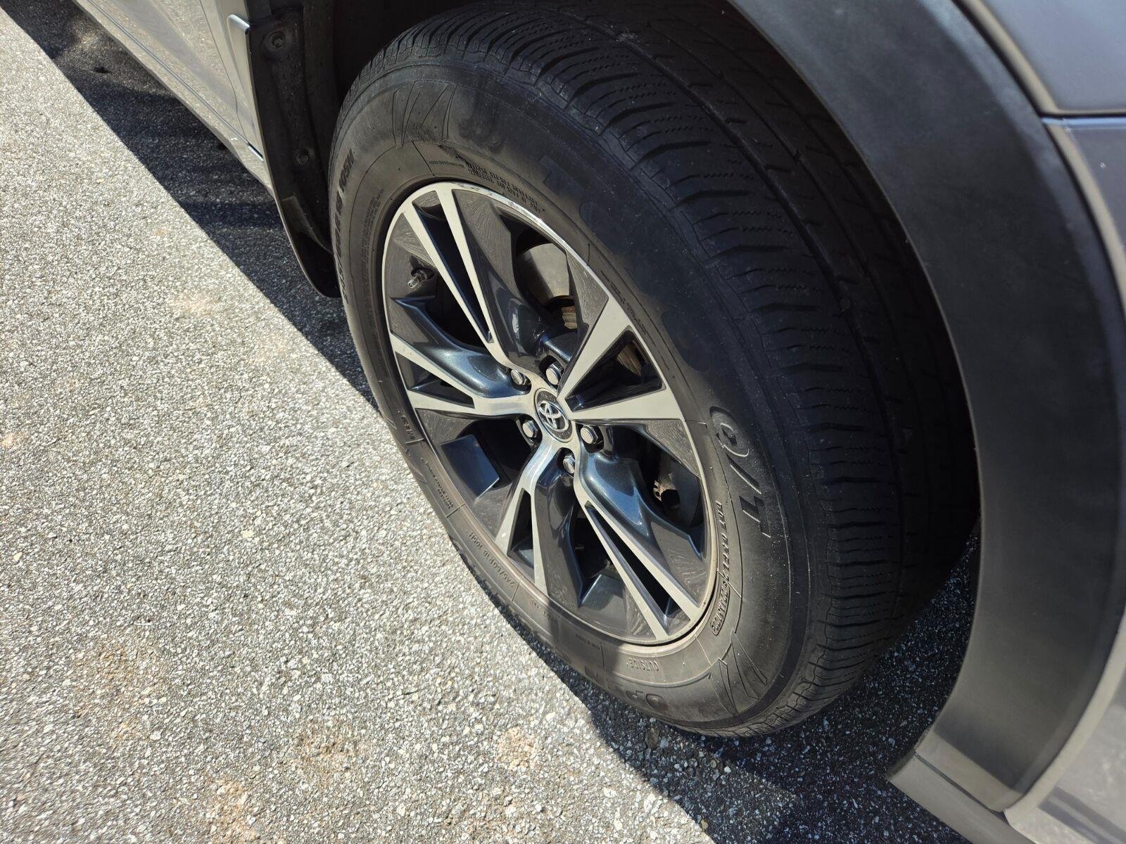 Used 2016 Toyota Highlander XLE AWD/4WD image 4