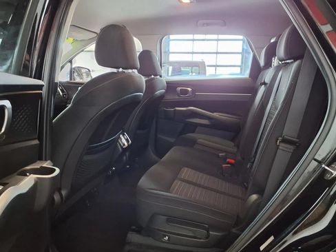 Used 2022 Kia Sorento LX AWD/4WD image 14