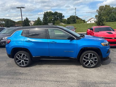 Used 2025 Jeep Compass Limited w/ Elite Group AWD/4WD image 2