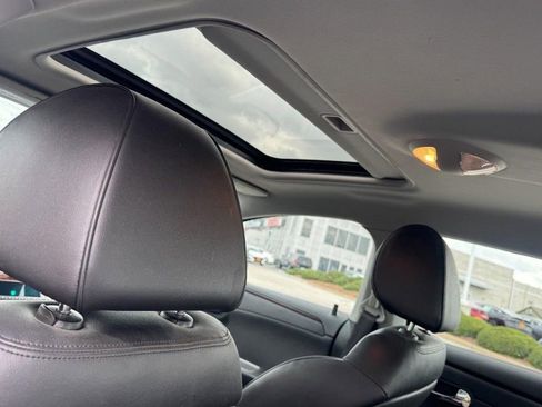 Used 2010 Chevrolet Malibu LTZ image 12