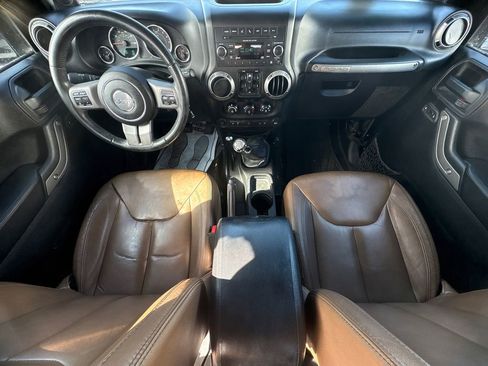 Used 2013 Jeep Wrangler Unlimited Sahara image 12