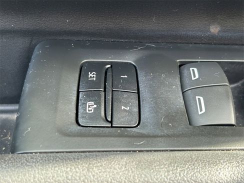 Used 2021 Chevrolet Suburban Z71 w/ Luxury Package image 23