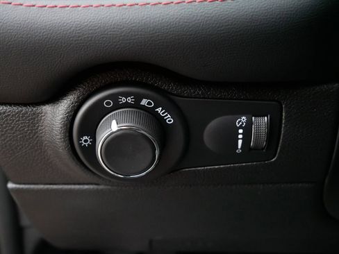 Used 2025 Dodge Durango GT AWD/4WD image 17