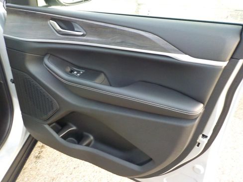 New 2025 Jeep Grand Cherokee Limited image 14