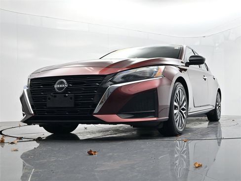 Used 2024 Nissan Altima 2.5 SV image 34