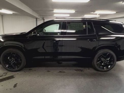 New 2026 Chevrolet Traverse RS w/ LPO, Floor Liner Package image 5