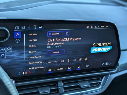 Used 2025 Chevrolet Equinox EV LT image 28