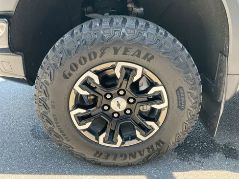 Used 2025 Chevrolet Silverado 1500 ZR2 w/ Technology Package AWD/4WD image 18