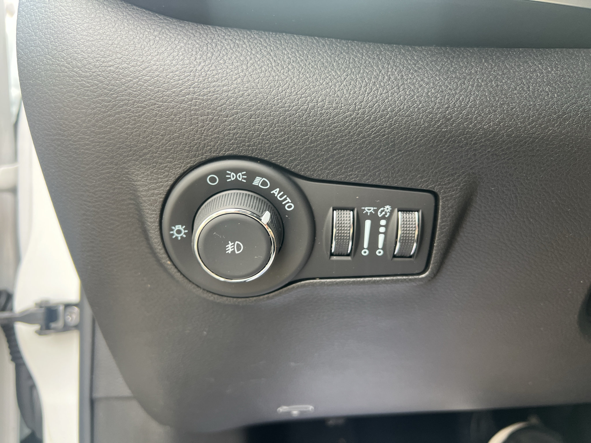 Used 2022 Jeep Compass Latitude FWD image 29