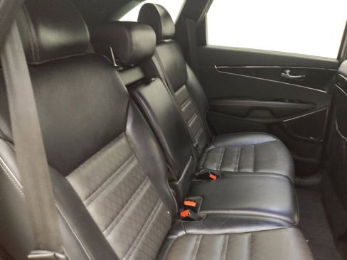 Used 2019 Kia Sorento SX FWD image 19