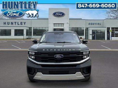 Used 2025 Ford Expedition Platinum w/ Platinum Ultimate Package AWD/4WD image 3