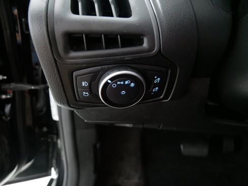Used 2017 Ford Focus SEL w/ Cold Weather Package FWD image 26