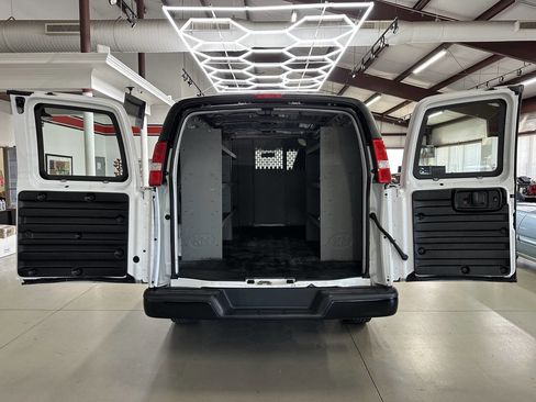 Used 2023 GMC Savana 2500 w/ Driver Convenience Package image 8