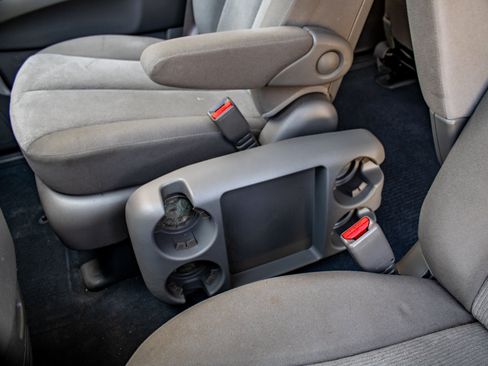 Used 2012 Kia Sedona LX FWD image 23