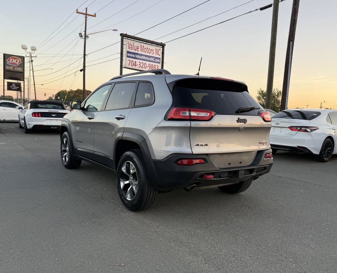 Used 2016 Jeep Cherokee Trailhawk w/ Comfort/Convenience Group AWD/4WD image 4