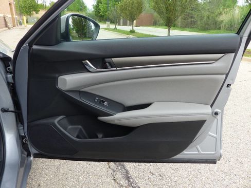 Used 2019 Honda Accord LX image 38
