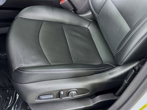 Certified 2024 GMC Terrain SLT w/ Infotainment Package II image 23