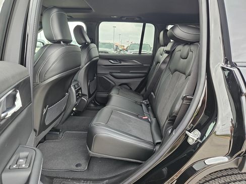 New 2025 Jeep Grand Cherokee Altitude image 13