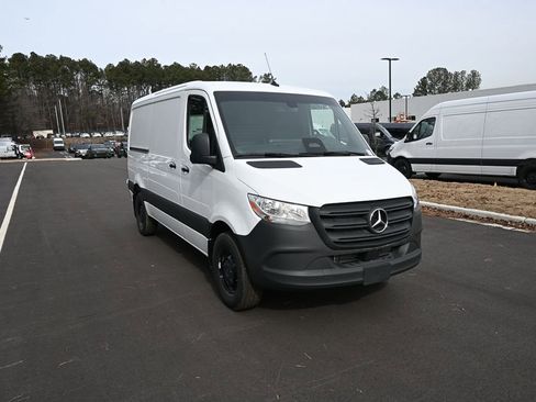 Used 2025 Mercedes-Benz Sprinter 2500 image 22