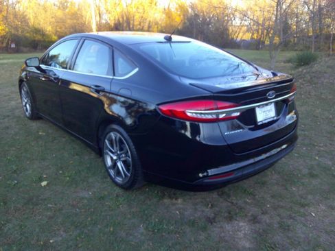 Used 2017 Ford Fusion SE w/ Equipment Group 201A FWD image 6