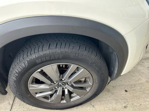 Used 2024 Nissan Pathfinder SV FWD image 6